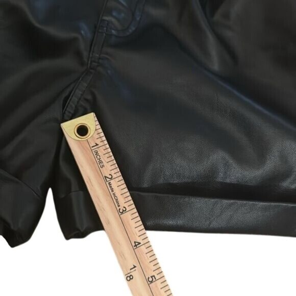 Madden NYC Womens Black Faux Leather Pleated High-Waisted Shorts Size L - Picture 8 of 9